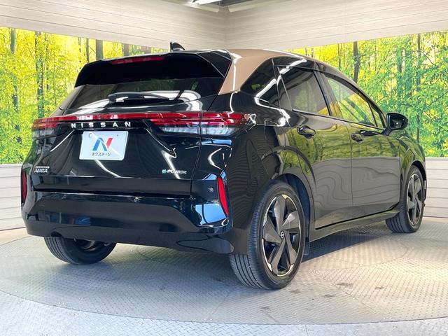 オーラ Ｇ　レザーエディション　純正９インチナビ　全周囲カメラ　ＢＯＳＥサウンドシステム　衝突被害軽減システム　レーダークルーズ　禁煙車　レザーシート　コーナーセンサー　スマートキー　ＬＥＤヘッド　ＥＴＣ２．０　オートハイビーム（17枚目）