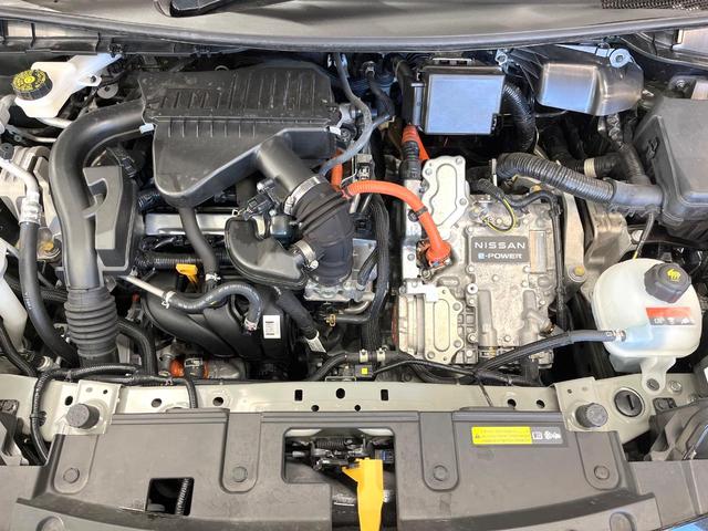 オーラ Ｇ　レザーエディション　純正９インチナビ　全周囲カメラ　ＢＯＳＥサウンドシステム　衝突被害軽減システム　レーダークルーズ　禁煙車　レザーシート　コーナーセンサー　スマートキー　ＬＥＤヘッド　ＥＴＣ２．０　オートハイビーム（18枚目）