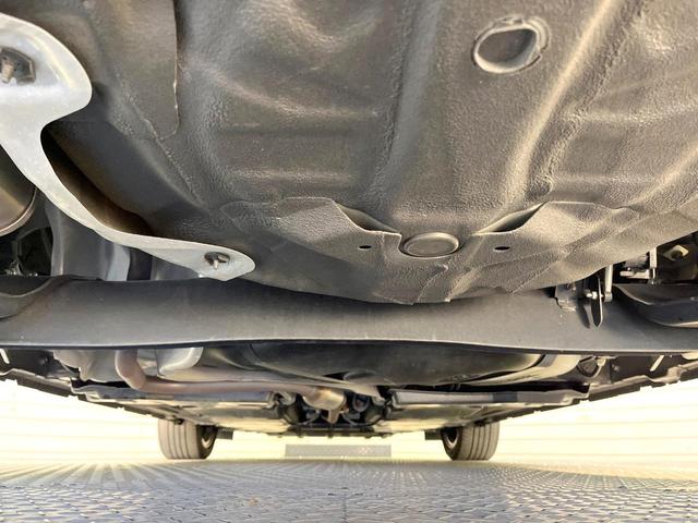 オーラ Ｇ　レザーエディション　純正９インチナビ　全周囲カメラ　ＢＯＳＥサウンドシステム　衝突被害軽減システム　レーダークルーズ　禁煙車　レザーシート　コーナーセンサー　スマートキー　ＬＥＤヘッド　ＥＴＣ２．０　オートハイビーム（19枚目）