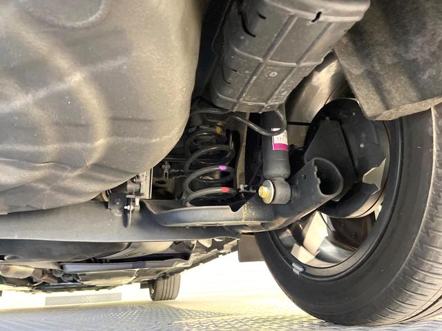 オーラ Ｇ　レザーエディション　純正９インチナビ　全周囲カメラ　ＢＯＳＥサウンドシステム　衝突被害軽減システム　レーダークルーズ　禁煙車　レザーシート　コーナーセンサー　スマートキー　ＬＥＤヘッド　ＥＴＣ２．０　オートハイビーム（20枚目）