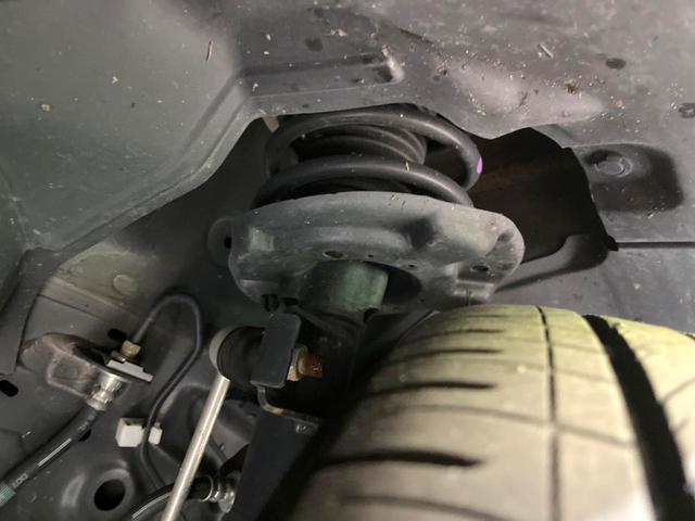 オーラ Ｇ　レザーエディション　純正９インチナビ　全周囲カメラ　ＢＯＳＥサウンドシステム　衝突被害軽減システム　レーダークルーズ　禁煙車　レザーシート　コーナーセンサー　スマートキー　ＬＥＤヘッド　ＥＴＣ２．０　オートハイビーム（21枚目）