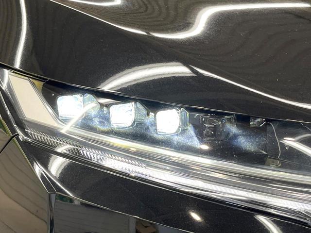 オーラ Ｇ　レザーエディション　純正９インチナビ　全周囲カメラ　ＢＯＳＥサウンドシステム　衝突被害軽減システム　レーダークルーズ　禁煙車　レザーシート　コーナーセンサー　スマートキー　ＬＥＤヘッド　ＥＴＣ２．０　オートハイビーム（29枚目）