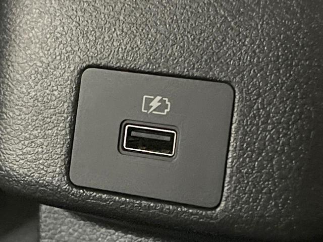 オーラ Ｇ　レザーエディション　純正９インチナビ　全周囲カメラ　ＢＯＳＥサウンドシステム　衝突被害軽減システム　レーダークルーズ　禁煙車　レザーシート　コーナーセンサー　スマートキー　ＬＥＤヘッド　ＥＴＣ２．０　オートハイビーム（56枚目）