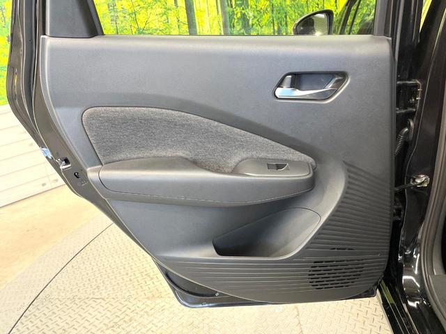 オーラ Ｇ　レザーエディション　純正９インチナビ　全周囲カメラ　ＢＯＳＥサウンドシステム　衝突被害軽減システム　レーダークルーズ　禁煙車　レザーシート　コーナーセンサー　スマートキー　ＬＥＤヘッド　ＥＴＣ２．０　オートハイビーム（67枚目）