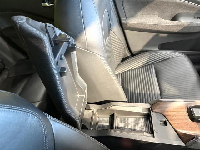 オーラ Ｇ　レザーエディション　純正９インチナビ　全周囲カメラ　ＢＯＳＥサウンドシステム　衝突被害軽減システム　レーダークルーズ　禁煙車　レザーシート　コーナーセンサー　スマートキー　ＬＥＤヘッド　ＥＴＣ２．０　オートハイビーム（70枚目）