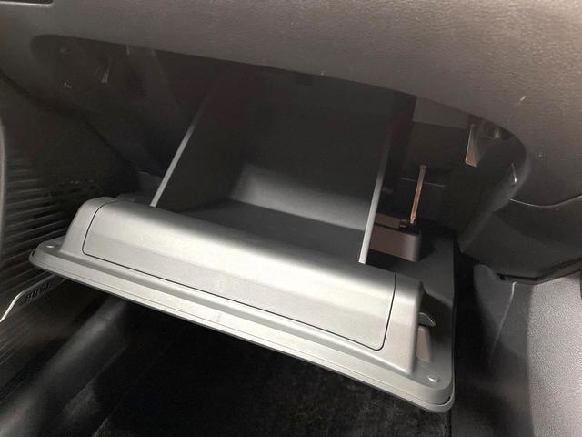 オーラ Ｇ　レザーエディション　純正９インチナビ　全周囲カメラ　ＢＯＳＥサウンドシステム　衝突被害軽減システム　レーダークルーズ　禁煙車　レザーシート　コーナーセンサー　スマートキー　ＬＥＤヘッド　ＥＴＣ２．０　オートハイビーム（72枚目）