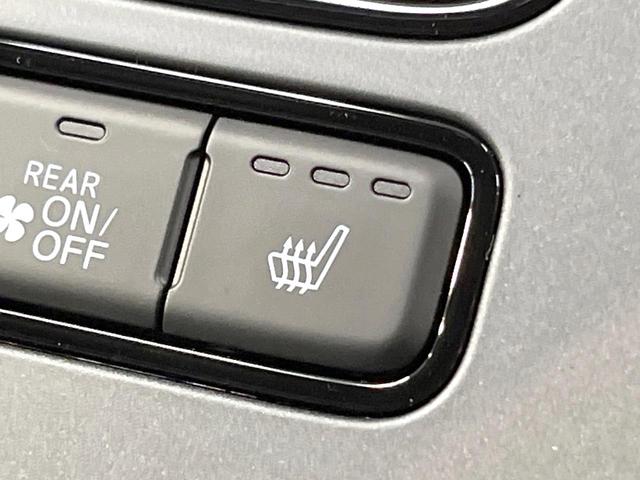 【シートヒーター】寒い日に重宝するシートヒーター！エアコンより早く温まってくれるので寒がりの人も安心ですね♪エアコンの温風は乾燥するから苦手、という方にもをおすすめです。