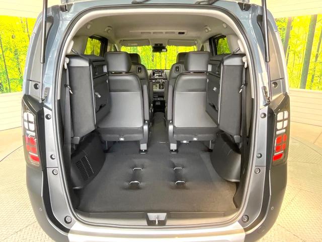 積み下ろしのしやすいデッキにはたっぷりと荷物を積み込んでいただけます。遊びから仕事まで、様々なシーンで頼れます♪