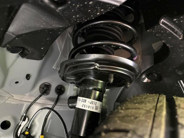 お車を安心してお乗りいただく為には、足回りの定期点検が欠かせません。サービスサポート（有償保証）では無料点検もご提供しており、安心のカーライフをお過ごしいただけるサポート体制が整っています。