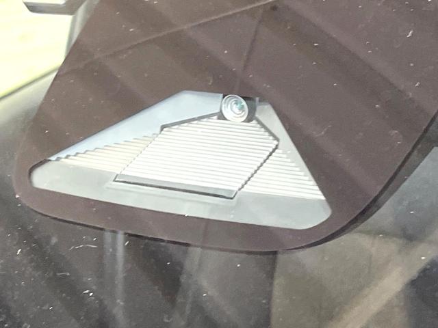 ヴェゼル ｅ：ＨＥＶ　Ｘ　純正８インチＳＤナビ　バックカメラ　衝突被害軽減システム　アダプティブクルーズコントロール　禁煙車　スマートキー　ＬＥＤヘッド　ビルトインＥＴＣ　オートハイビーム　車線逸脱警報　オートライト（3枚目）