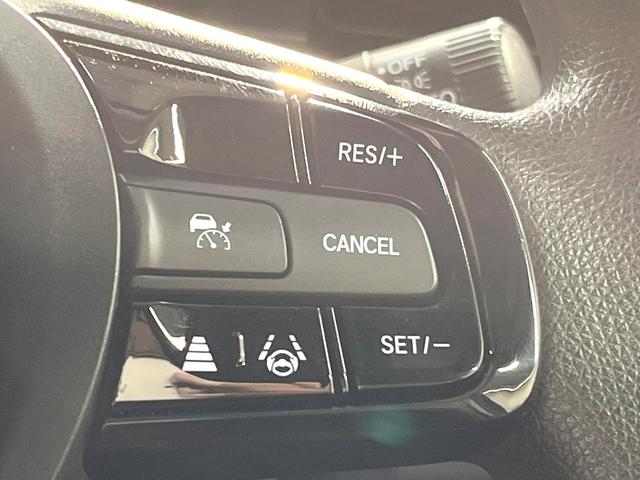 ヴェゼル ｅ：ＨＥＶ　Ｘ　純正８インチＳＤナビ　バックカメラ　衝突被害軽減システム　アダプティブクルーズコントロール　禁煙車　スマートキー　ＬＥＤヘッド　ビルトインＥＴＣ　オートハイビーム　車線逸脱警報　オートライト（6枚目）