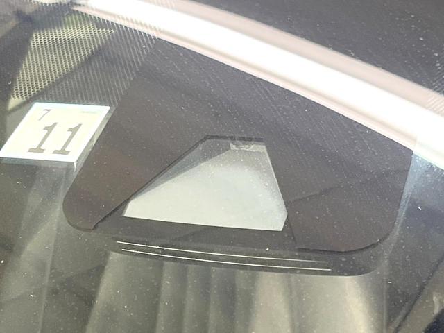 ヤリス ハイブリッドＸ　バックカメラ　ディスプレイオーディオ　衝突被害軽減システム　レーダークルーズコントロール　禁煙車　ビルトインＥＴＣ　オートハイビーム　車線逸脱警報　オートライト　オートエアコン　Ｂｌｕｅｔｏｏｔｈ（3枚目）