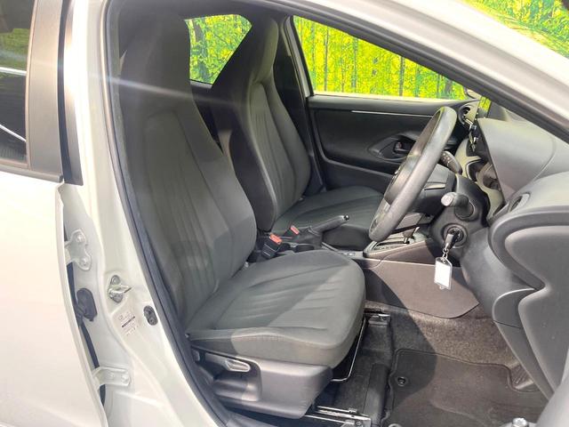 ヤリス ハイブリッドＸ　バックカメラ　ディスプレイオーディオ　衝突被害軽減システム　レーダークルーズコントロール　禁煙車　ビルトインＥＴＣ　オートハイビーム　車線逸脱警報　オートライト　オートエアコン　Ｂｌｕｅｔｏｏｔｈ（8枚目）