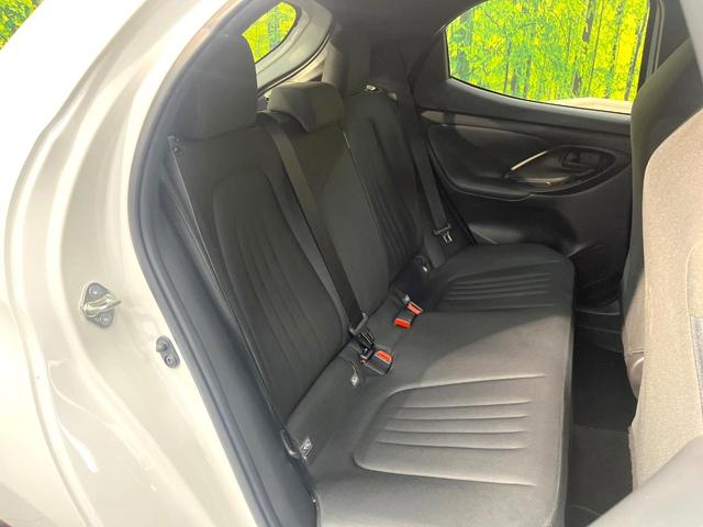 ヤリス ハイブリッドＸ　バックカメラ　ディスプレイオーディオ　衝突被害軽減システム　レーダークルーズコントロール　禁煙車　ビルトインＥＴＣ　オートハイビーム　車線逸脱警報　オートライト　オートエアコン　Ｂｌｕｅｔｏｏｔｈ（9枚目）