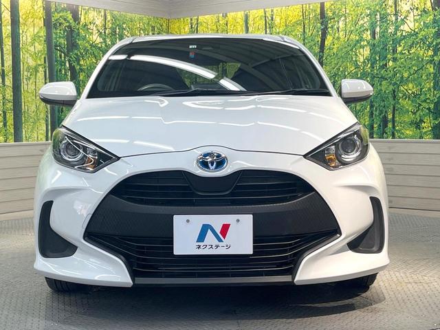 ヤリス ハイブリッドＸ　バックカメラ　ディスプレイオーディオ　衝突被害軽減システム　レーダークルーズコントロール　禁煙車　ビルトインＥＴＣ　オートハイビーム　車線逸脱警報　オートライト　オートエアコン　Ｂｌｕｅｔｏｏｔｈ（14枚目）