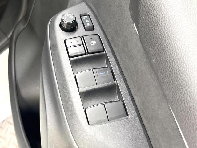 ヤリス ハイブリッドＸ　バックカメラ　ディスプレイオーディオ　衝突被害軽減システム　レーダークルーズコントロール　禁煙車　ビルトインＥＴＣ　オートハイビーム　車線逸脱警報　オートライト　オートエアコン　Ｂｌｕｅｔｏｏｔｈ（48枚目）