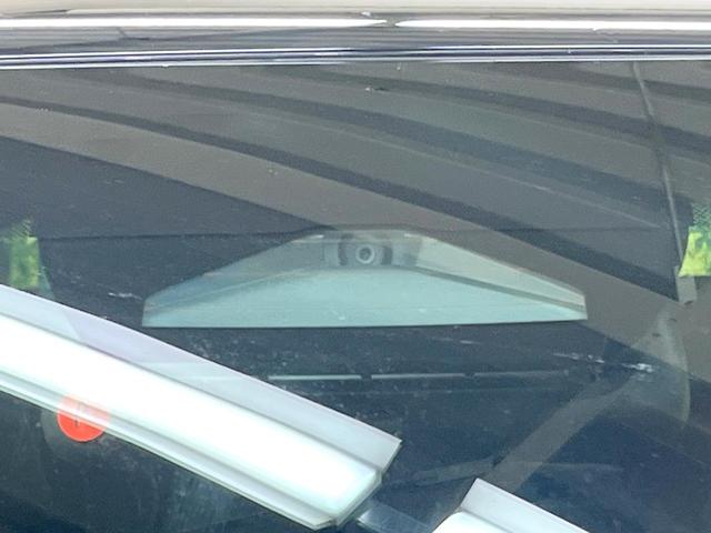 ヤリスクロス ハイブリッドＺ　フルエアロ　純正ディスプレイオーディオ　全周囲カメラ　衝突被害軽減システム　レーダークルーズ　禁煙車　ハーフレザーシート　パワーシート　ドラレコ　コーナーセンサー　スマートキー　ＬＥＤヘッド　ＥＴＣ（4枚目）