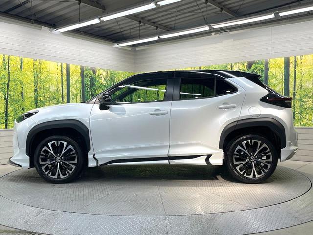 ヤリスクロス ハイブリッドＺ　フルエアロ　純正ディスプレイオーディオ　全周囲カメラ　衝突被害軽減システム　レーダークルーズ　禁煙車　ハーフレザーシート　パワーシート　ドラレコ　コーナーセンサー　スマートキー　ＬＥＤヘッド　ＥＴＣ（29枚目）