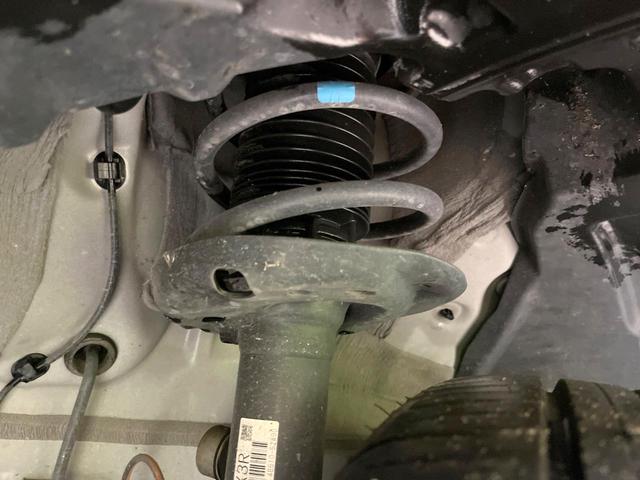 ヤリスクロス ハイブリッドＺ　フルエアロ　純正ディスプレイオーディオ　全周囲カメラ　衝突被害軽減システム　レーダークルーズ　禁煙車　ハーフレザーシート　パワーシート　ドラレコ　コーナーセンサー　スマートキー　ＬＥＤヘッド　ＥＴＣ（35枚目）