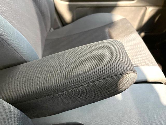 【アームレスト】運転中の身体の負担を軽減してくれるアームレストを装備♪