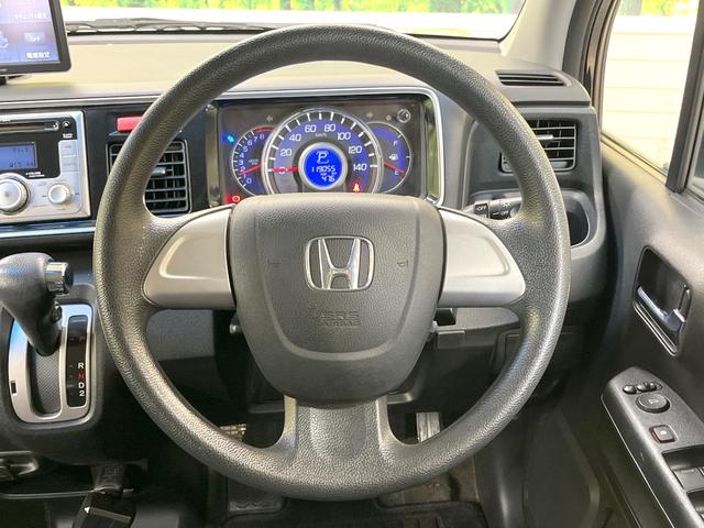 インテリアに合わせたデザインのステアリングは、運転される方のことも考え、運転しやすい形状、大きさです。是非一度、実際に触ってお確かめください。