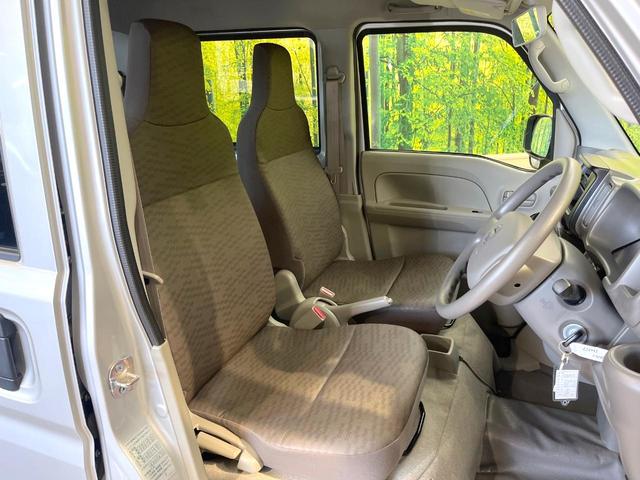 NV100クリッパーバン DX 禁煙車 オートライト キーレスエントリー ヘッドライトレベライザー 横滑り防止装置 エアコン USB電源ソケット プライバシーガラス パワーウィンドウ パワーステアリング 盗難防止システム(6枚目)