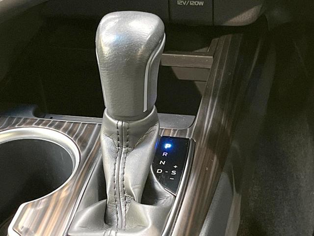 カムリ Ｇ　バックカメラ　純正９インチナビ　衝突被害軽減システム　レーダークルーズ　禁煙車　パワーシート　ドラレコ　コーナーセンサー　スマートキー　ＬＥＤヘッド　ビルトインＥＴＣ　純正１７インチアルミ（35枚目）