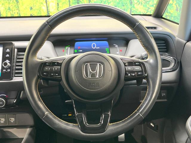 フィット ｅ：ＨＥＶ　ＲＳ　９インチホンダコネクトディスプレー　バックカメラ　衝突被害軽減システム　禁煙車　合皮シート　コーナーセンサー　スマートキー　ＬＥＤヘッド　ＥＴＣ２．０　純正１６インチアルミ　オートハイビーム（10枚目）