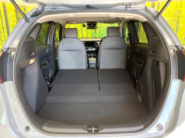 フィット ｅ：ＨＥＶ　ＲＳ　９インチホンダコネクトディスプレー　バックカメラ　衝突被害軽減システム　禁煙車　合皮シート　コーナーセンサー　スマートキー　ＬＥＤヘッド　ＥＴＣ２．０　純正１６インチアルミ　オートハイビーム（11枚目）