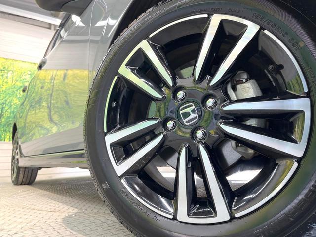 フィット ｅ：ＨＥＶ　ＲＳ　９インチホンダコネクトディスプレー　バックカメラ　衝突被害軽減システム　禁煙車　合皮シート　コーナーセンサー　スマートキー　ＬＥＤヘッド　ＥＴＣ２．０　純正１６インチアルミ　オートハイビーム（12枚目）