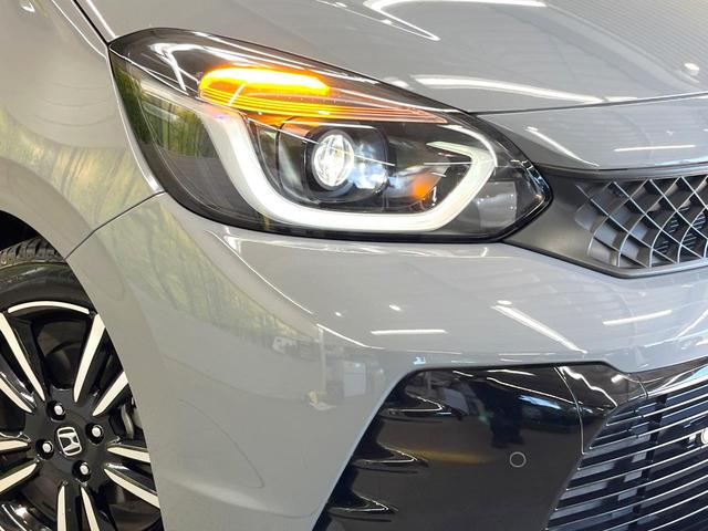 フィット ｅ：ＨＥＶ　ＲＳ　９インチホンダコネクトディスプレー　バックカメラ　衝突被害軽減システム　禁煙車　合皮シート　コーナーセンサー　スマートキー　ＬＥＤヘッド　ＥＴＣ２．０　純正１６インチアルミ　オートハイビーム（13枚目）