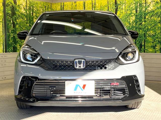 フィット ｅ：ＨＥＶ　ＲＳ　９インチホンダコネクトディスプレー　バックカメラ　衝突被害軽減システム　禁煙車　合皮シート　コーナーセンサー　スマートキー　ＬＥＤヘッド　ＥＴＣ２．０　純正１６インチアルミ　オートハイビーム（14枚目）