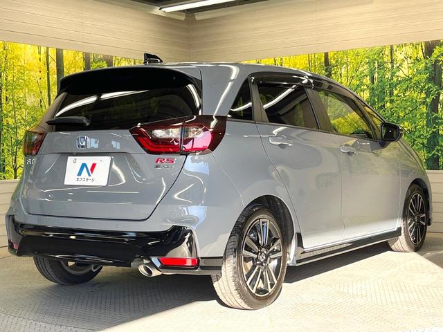 フィット ｅ：ＨＥＶ　ＲＳ　９インチホンダコネクトディスプレー　バックカメラ　衝突被害軽減システム　禁煙車　合皮シート　コーナーセンサー　スマートキー　ＬＥＤヘッド　ＥＴＣ２．０　純正１６インチアルミ　オートハイビーム（17枚目）