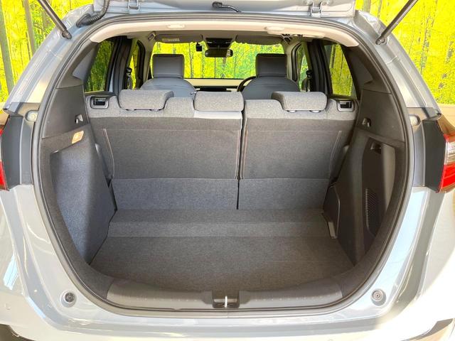 フィット ｅ：ＨＥＶ　ＲＳ　９インチホンダコネクトディスプレー　バックカメラ　衝突被害軽減システム　禁煙車　合皮シート　コーナーセンサー　スマートキー　ＬＥＤヘッド　ＥＴＣ２．０　純正１６インチアルミ　オートハイビーム（47枚目）