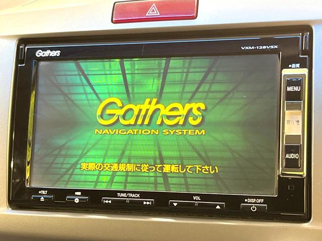 フリード Ｇ　ジャストセレクション　純正ナビ　電動スライドドア　バックカメラ　禁煙車　スマートキー　ＥＴＣ　オートエアコン　ＣＤ　ＤＶＤ再生　地デジ　電動格納ミラー　横滑り防止　プライバシーガラス　パワーウィンドウ　パワーステアリング（4枚目）