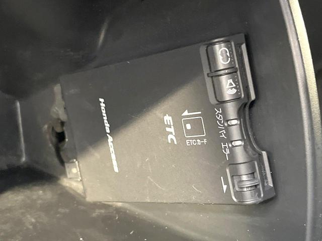 フリード Ｇ　ジャストセレクション　純正ナビ　電動スライドドア　バックカメラ　禁煙車　スマートキー　ＥＴＣ　オートエアコン　ＣＤ　ＤＶＤ再生　地デジ　電動格納ミラー　横滑り防止　プライバシーガラス　パワーウィンドウ　パワーステアリング（6枚目）