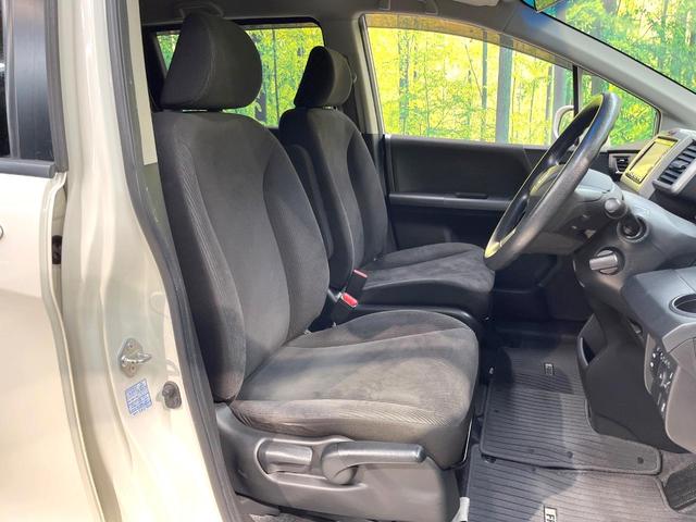 フリード Ｇ　ジャストセレクション　純正ナビ　電動スライドドア　バックカメラ　禁煙車　スマートキー　ＥＴＣ　オートエアコン　ＣＤ　ＤＶＤ再生　地デジ　電動格納ミラー　横滑り防止　プライバシーガラス　パワーウィンドウ　パワーステアリング（8枚目）