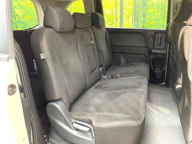 フリード Ｇ　ジャストセレクション　純正ナビ　電動スライドドア　バックカメラ　禁煙車　スマートキー　ＥＴＣ　オートエアコン　ＣＤ　ＤＶＤ再生　地デジ　電動格納ミラー　横滑り防止　プライバシーガラス　パワーウィンドウ　パワーステアリング（9枚目）