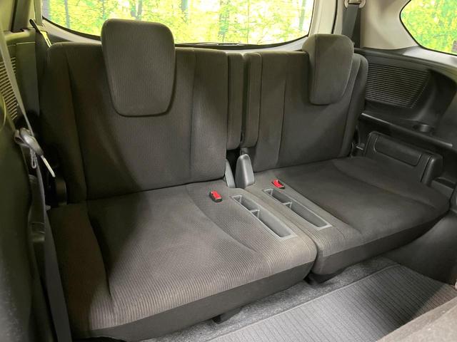 フリード Ｇ　ジャストセレクション　純正ナビ　電動スライドドア　バックカメラ　禁煙車　スマートキー　ＥＴＣ　オートエアコン　ＣＤ　ＤＶＤ再生　地デジ　電動格納ミラー　横滑り防止　プライバシーガラス　パワーウィンドウ　パワーステアリング（10枚目）