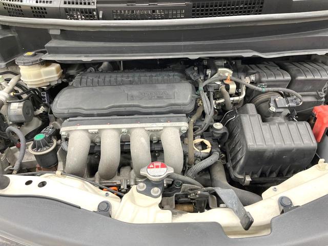 フリード Ｇ　ジャストセレクション　純正ナビ　電動スライドドア　バックカメラ　禁煙車　スマートキー　ＥＴＣ　オートエアコン　ＣＤ　ＤＶＤ再生　地デジ　電動格納ミラー　横滑り防止　プライバシーガラス　パワーウィンドウ　パワーステアリング（19枚目）