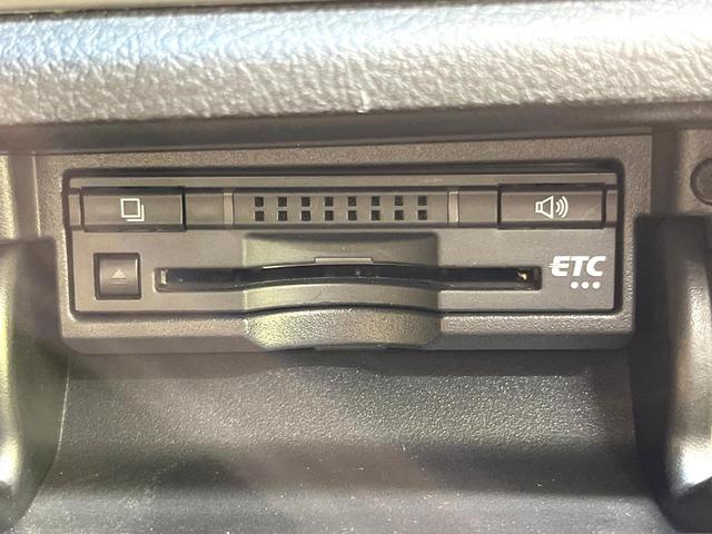 クラウンハイブリッド ロイヤルサルーン　純正８型ＳＤナビ　バックカメラ　衝突被害軽減システム　レーダークルーズ　禁煙車　レザーシート　ドラレコ　コーナーセンサー　スマートキー　ＬＥＤヘッド　ビルトインＥＴＣ　純正１６インチアルミ（7枚目）