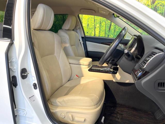 クラウンハイブリッド ロイヤルサルーン　純正８型ＳＤナビ　バックカメラ　衝突被害軽減システム　レーダークルーズ　禁煙車　レザーシート　ドラレコ　コーナーセンサー　スマートキー　ＬＥＤヘッド　ビルトインＥＴＣ　純正１６インチアルミ（8枚目）