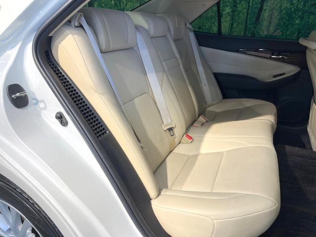 クラウンハイブリッド ロイヤルサルーン　純正８型ＳＤナビ　バックカメラ　衝突被害軽減システム　レーダークルーズ　禁煙車　レザーシート　ドラレコ　コーナーセンサー　スマートキー　ＬＥＤヘッド　ビルトインＥＴＣ　純正１６インチアルミ（9枚目）