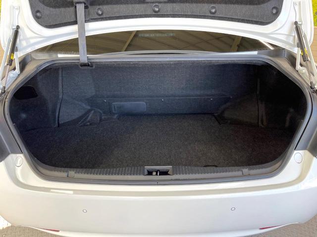 クラウンハイブリッド ロイヤルサルーン　純正８型ＳＤナビ　バックカメラ　衝突被害軽減システム　レーダークルーズ　禁煙車　レザーシート　ドラレコ　コーナーセンサー　スマートキー　ＬＥＤヘッド　ビルトインＥＴＣ　純正１６インチアルミ（10枚目）