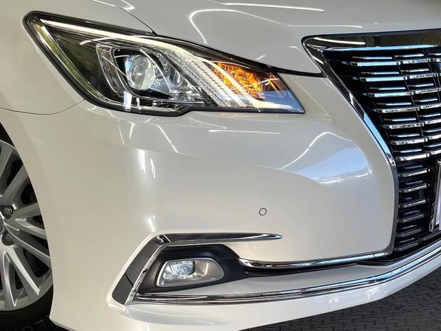 クラウンハイブリッド ロイヤルサルーン　純正８型ＳＤナビ　バックカメラ　衝突被害軽減システム　レーダークルーズ　禁煙車　レザーシート　ドラレコ　コーナーセンサー　スマートキー　ＬＥＤヘッド　ビルトインＥＴＣ　純正１６インチアルミ（12枚目）