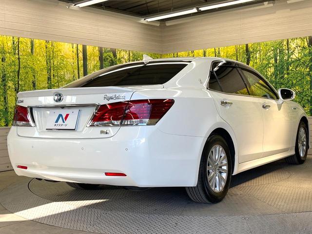 クラウンハイブリッド ロイヤルサルーン　純正８型ＳＤナビ　バックカメラ　衝突被害軽減システム　レーダークルーズ　禁煙車　レザーシート　ドラレコ　コーナーセンサー　スマートキー　ＬＥＤヘッド　ビルトインＥＴＣ　純正１６インチアルミ（17枚目）