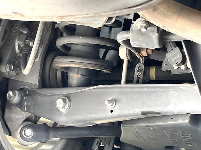 クラウンハイブリッド ロイヤルサルーン　純正８型ＳＤナビ　バックカメラ　衝突被害軽減システム　レーダークルーズ　禁煙車　レザーシート　ドラレコ　コーナーセンサー　スマートキー　ＬＥＤヘッド　ビルトインＥＴＣ　純正１６インチアルミ（21枚目）