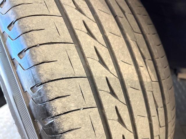 クラウンハイブリッド ロイヤルサルーン　純正８型ＳＤナビ　バックカメラ　衝突被害軽減システム　レーダークルーズ　禁煙車　レザーシート　ドラレコ　コーナーセンサー　スマートキー　ＬＥＤヘッド　ビルトインＥＴＣ　純正１６インチアルミ（31枚目）