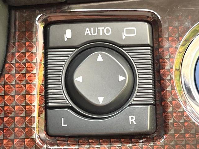 クラウンハイブリッド ロイヤルサルーン　純正８型ＳＤナビ　バックカメラ　衝突被害軽減システム　レーダークルーズ　禁煙車　レザーシート　ドラレコ　コーナーセンサー　スマートキー　ＬＥＤヘッド　ビルトインＥＴＣ　純正１６インチアルミ（34枚目）