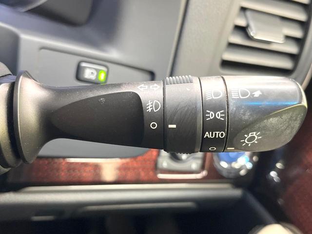 クラウンハイブリッド ロイヤルサルーン　純正８型ＳＤナビ　バックカメラ　衝突被害軽減システム　レーダークルーズ　禁煙車　レザーシート　ドラレコ　コーナーセンサー　スマートキー　ＬＥＤヘッド　ビルトインＥＴＣ　純正１６インチアルミ（42枚目）